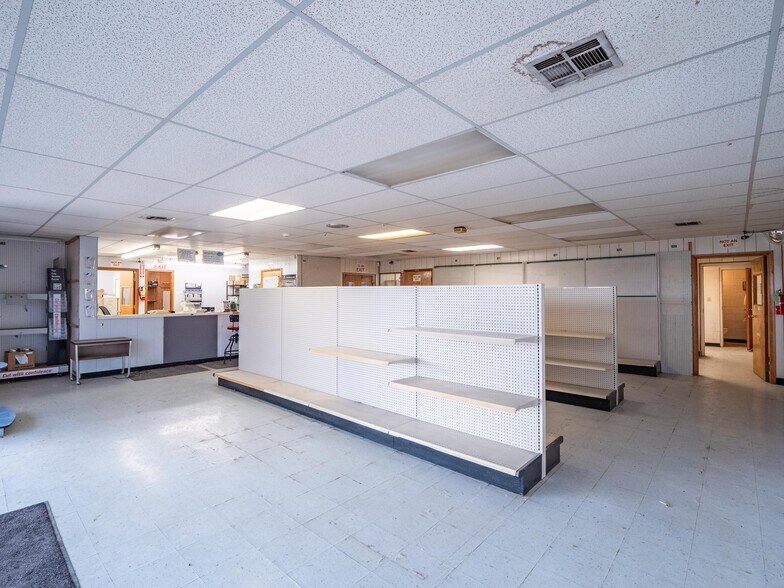 More Photos Of 1 W Choctaw Ave, Mcalester Flex For Sale