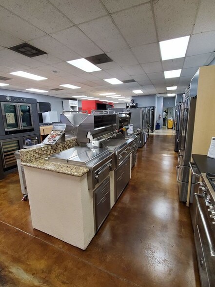 More Photos Of 12825 Vanowen St, North Hollywood Freestanding For Sale