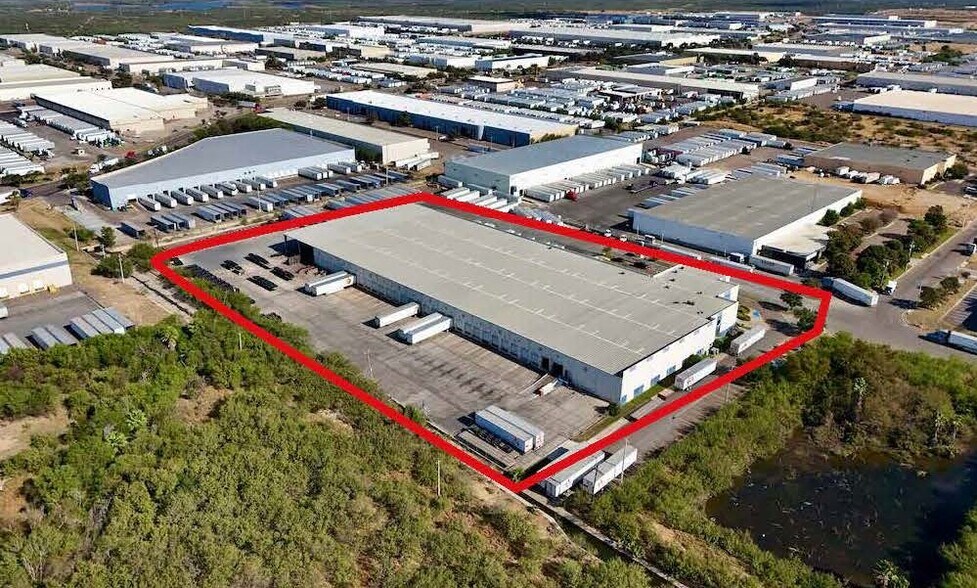 More Photos Of 12018 Auburn Rd, Laredo Distribution For Lease