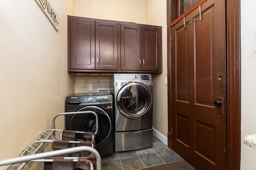 More Photos Of 1012 Noble St, Anniston Storefront Retail Office For Sale