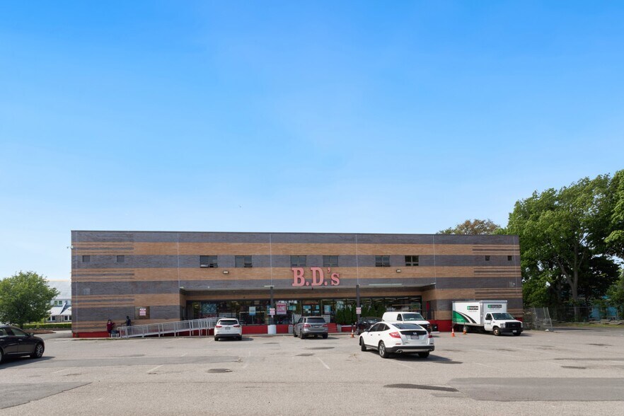 More Photos Of 98 Washington St, Boston Freestanding For Sale