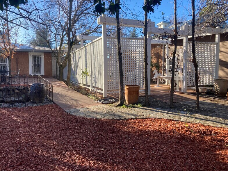 More Photos Of 870 Hartnell Ave, Redding Garden Center For Sale