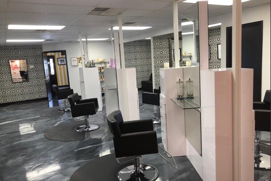 More Photos Of 688 J Clyde Morris Blvd, Newport News General Retail For Sale