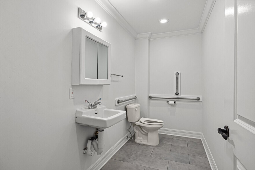 More Photos Of 352 Monmouth Rd, Millstone Township Office For Lease