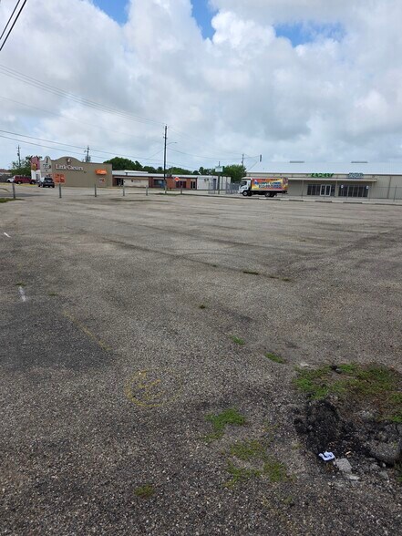 More Photos Of 1915 N Brazosport, Freeport Service For Sale