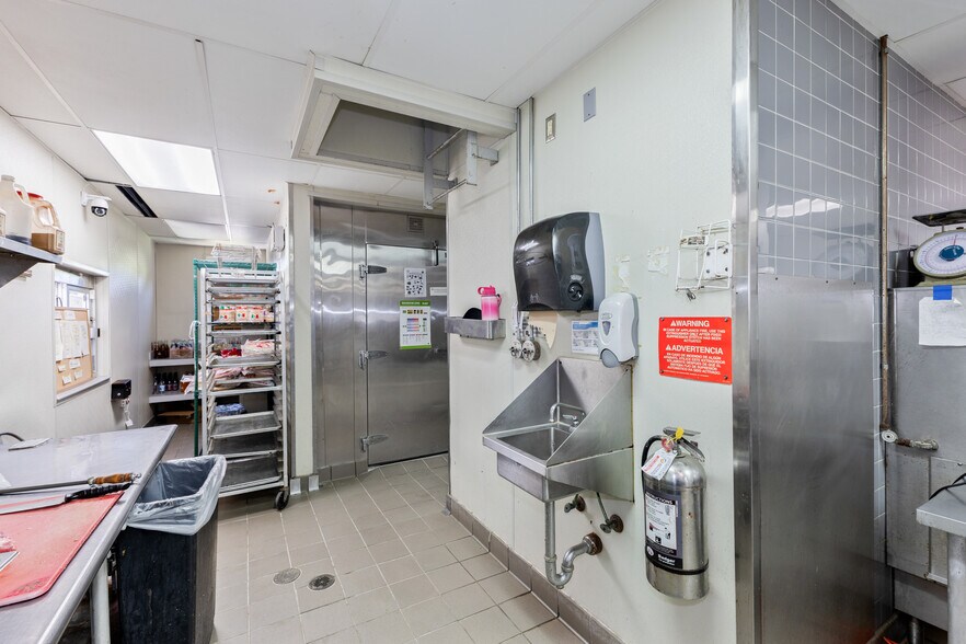 More Photos Of 8841 Commodity Cir, Orlando Fast Food For Sale