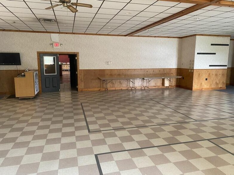More Photos Of 14877 Hwy 20, East Dubuque Restaurant For Sale