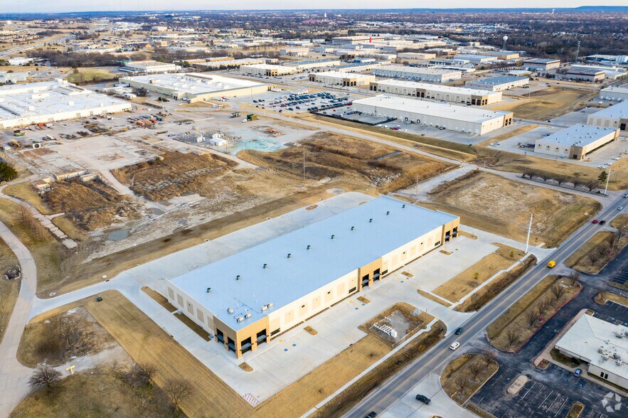 More Photos Of 5665 S 129th East Ave, Tulsa Distribution For Lease