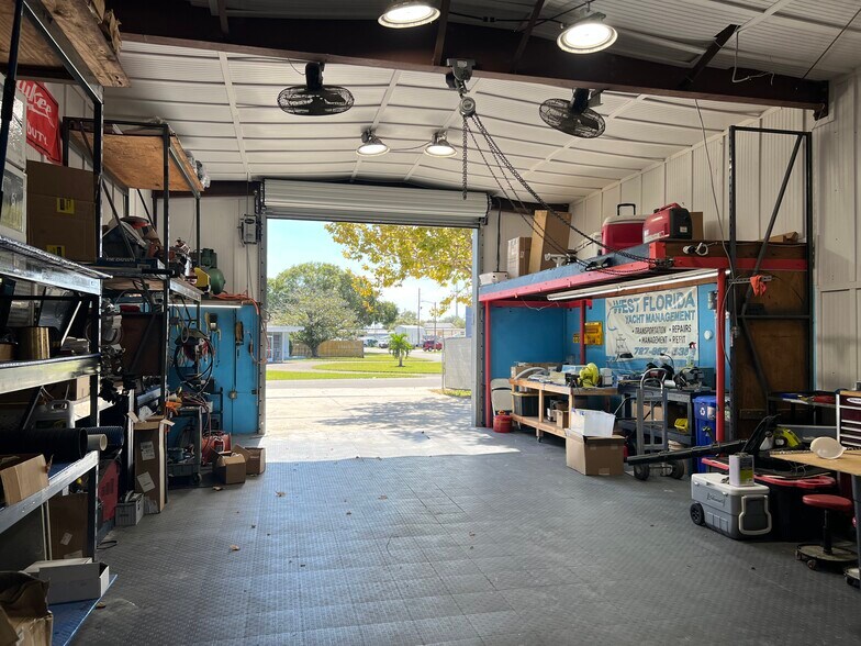 More Photos Of 4765 Spring Ave, Clearwater Manufacturing For Lease