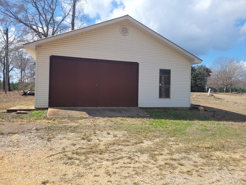 More Photos Of 2777 Hwy 83, Evergreen Service Station For Sale