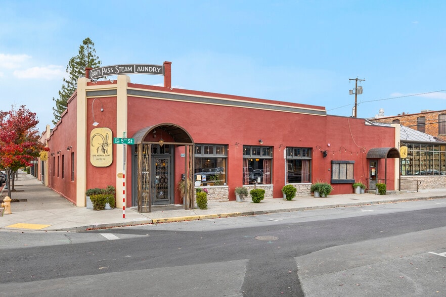 More Photos Of 234 SW 5th St, Grants Pass Restaurant For Sale