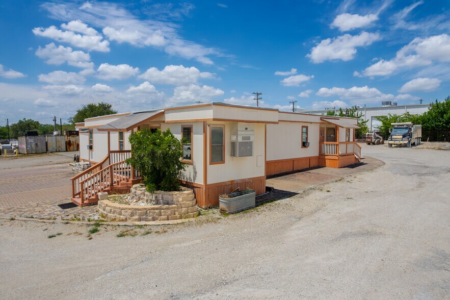 More Photos Of 4350 Naco Pass, San Antonio Service For Sale