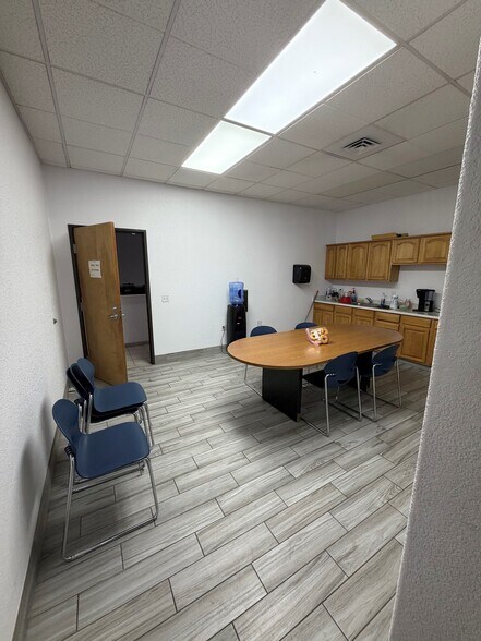 More Photos Of 7851 14th Ave, Sacramento Warehouse For Sale