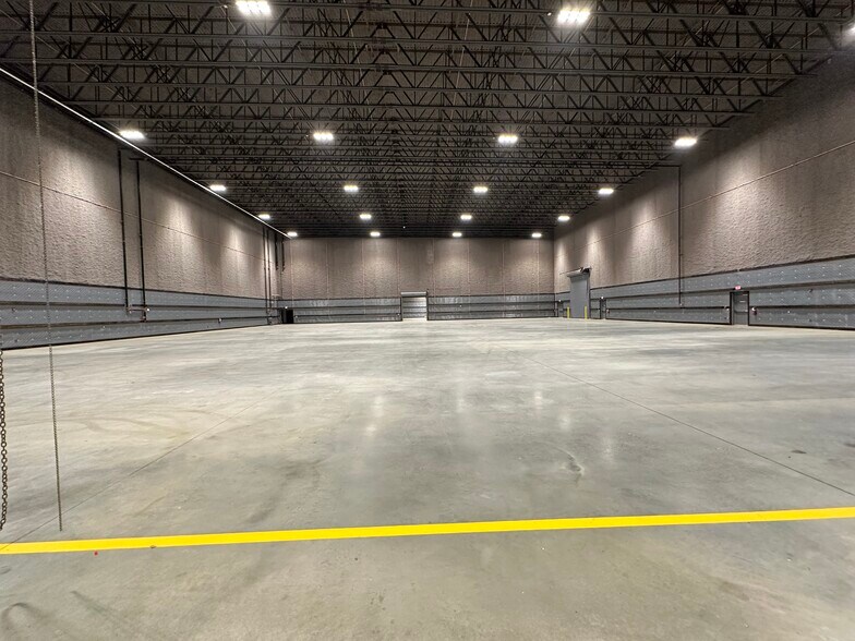More Photos Of 382 Channel Dr, Port Washington Office For Lease