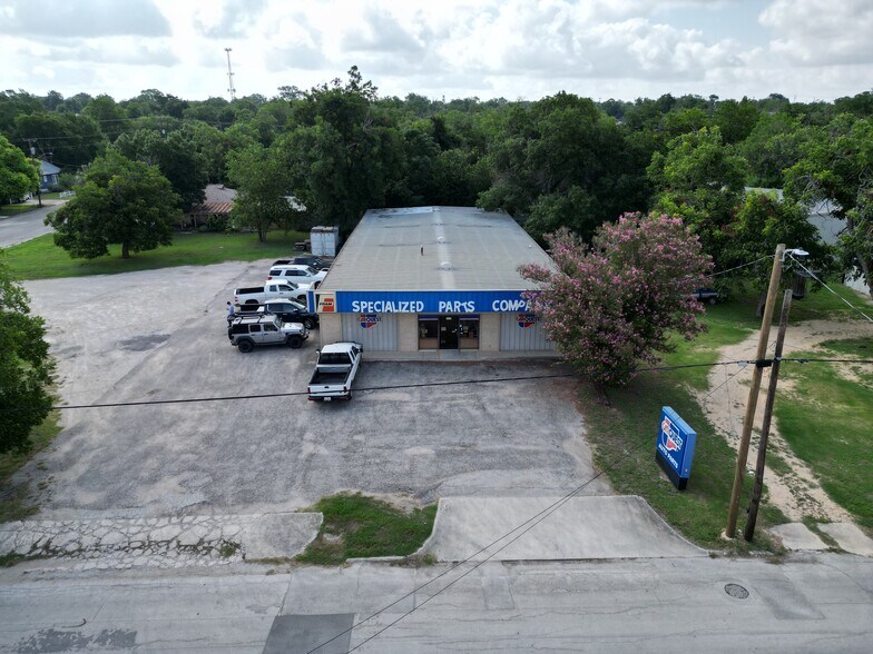 Primary Photo Of 1413 W San Antonio St, New Braunfels Freestanding For Sale