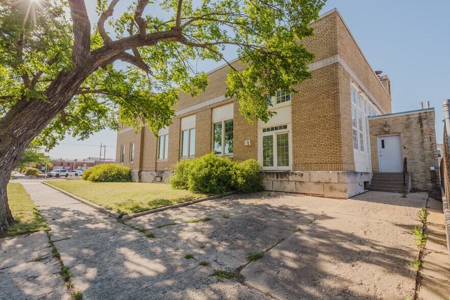 More Photos Of 920 Millington St, Winfield Storefront Retail Office For Sale