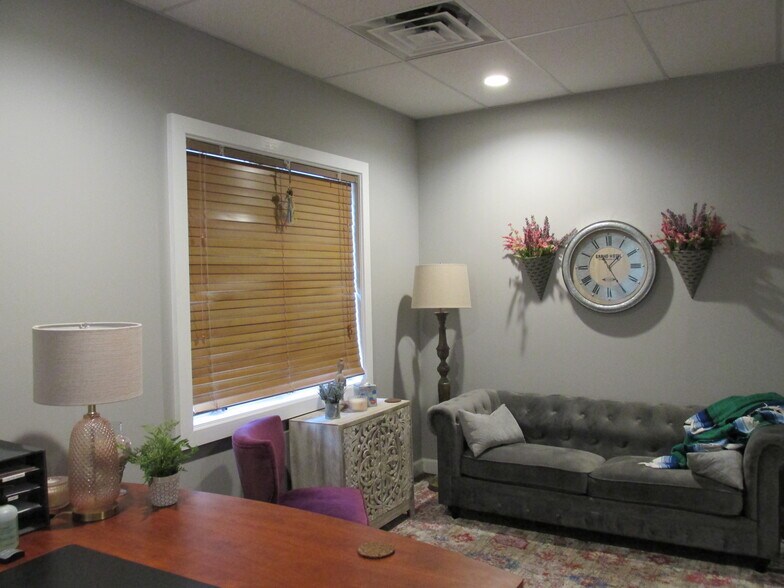 More Photos Of 245-285 Stonegate Rd, Algonquin Medical For Sale