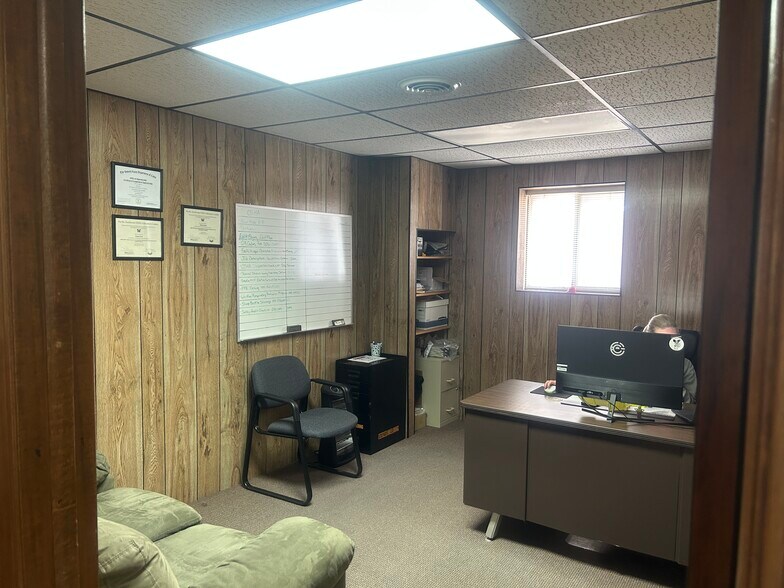 More Photos Of 1921 N Harrison Ave, Pocatello Flex For Sale