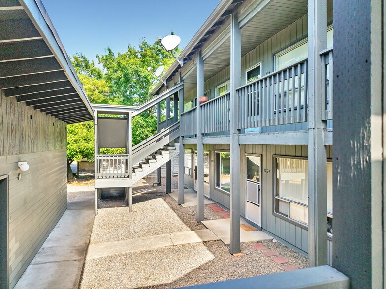 More Photos Of 1720-1738 Broadway St NE, Salem Apartments For Sale