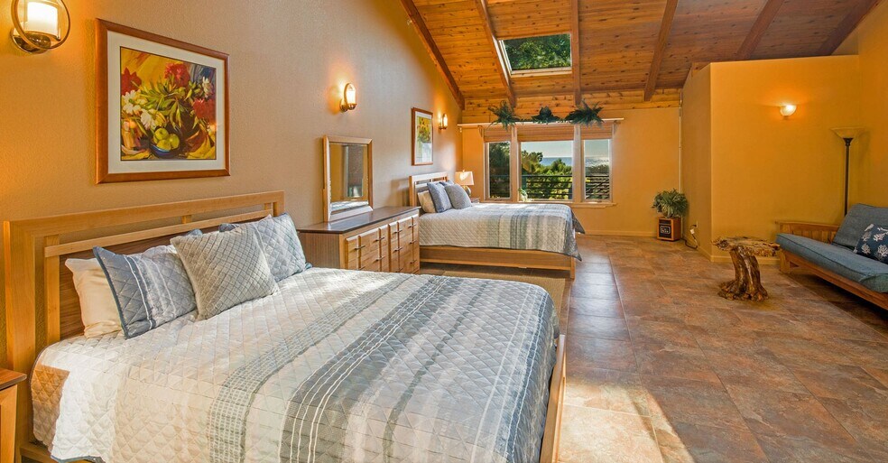 More Photos Of 205 Wave Dr, Shelter Cove Hotel For Sale