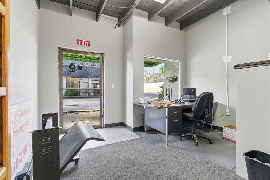 More Photos Of 2318 Pacific Ave, Forest Grove Office For Sale