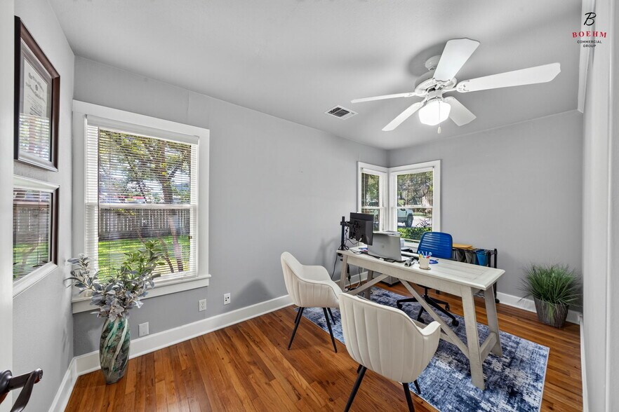 More Photos Of 115 Oak Park Dr, Boerne Office For Sale