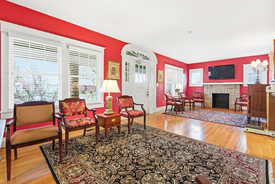 More Photos Of 3208 College Dr, Louisville Office For Sale