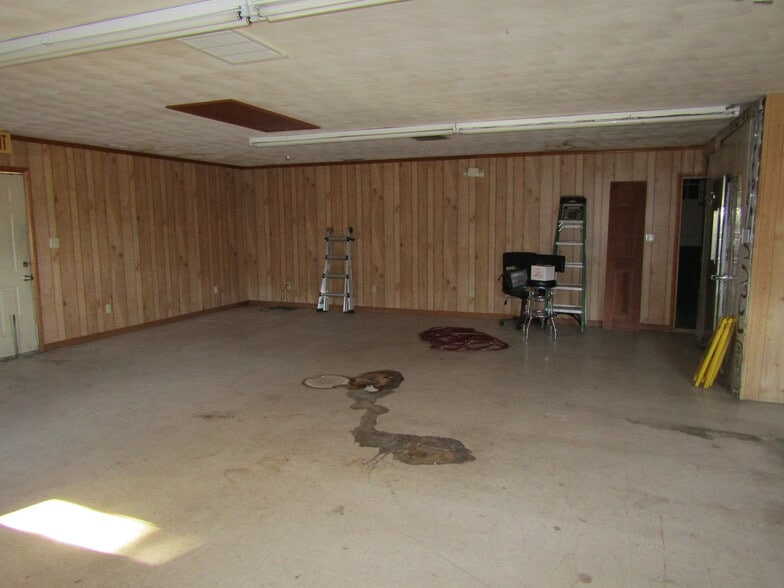 More Photos Of 150 Colonial Trl E, Surry Convenience Store For Sale