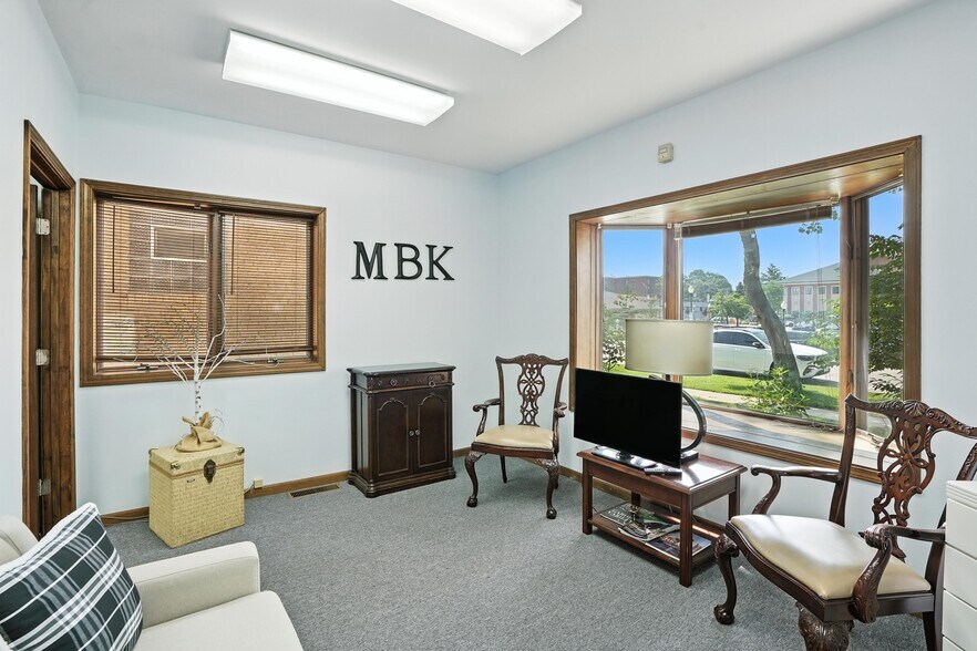 More Photos Of 32-34 W Burlington Ave, Westmont Office For Sale