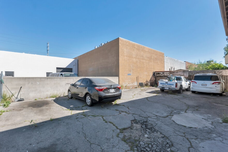 More Photos Of 11853 Hart St, North Hollywood Multifamily For Sale