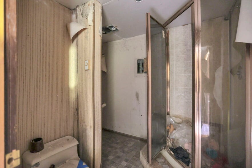 More Photos Of 3900 Noe Bixby Rd, Columbus Storefront Retail Residential For Sale