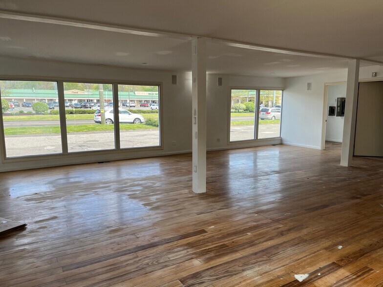 More Photos Of 13 Danbury Rd, Wilton Freestanding For Lease