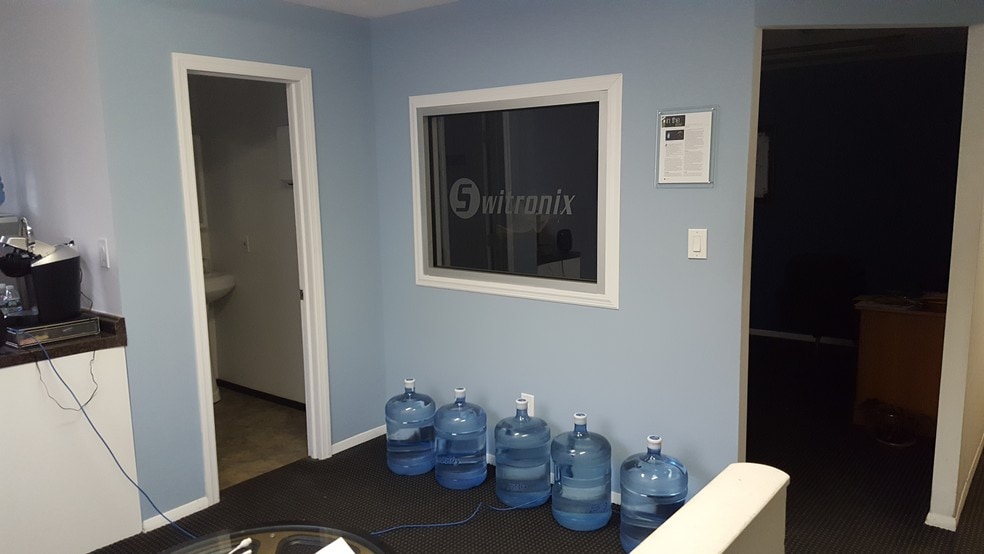 More Photos Of 87-89 Garden St, Westbury Warehouse For Lease