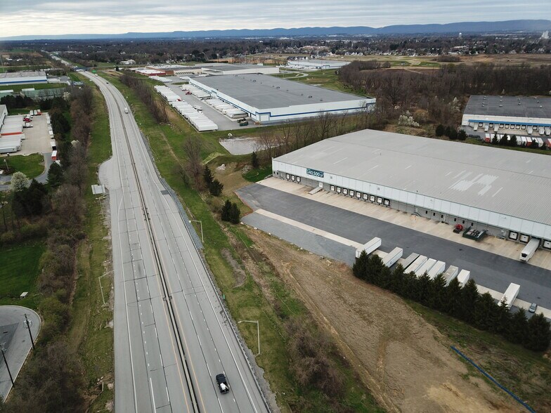 More Photos Of 355 Independence Ave, Mechanicsburg Warehouse For Lease