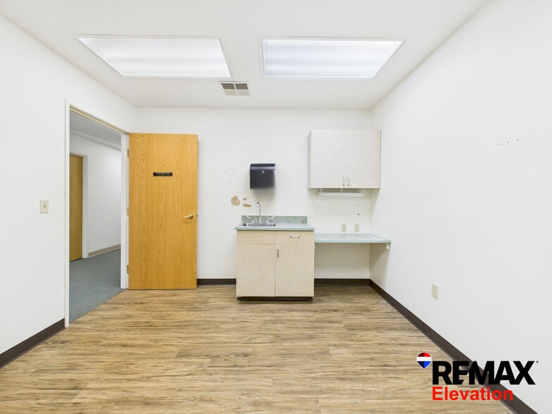 More Photos Of 156 N 6th St, Basin Office For Lease