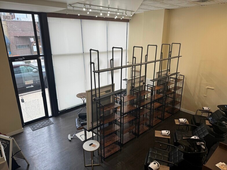 More Photos Of 3005 N Broadway St, Chicago Storefront For Lease