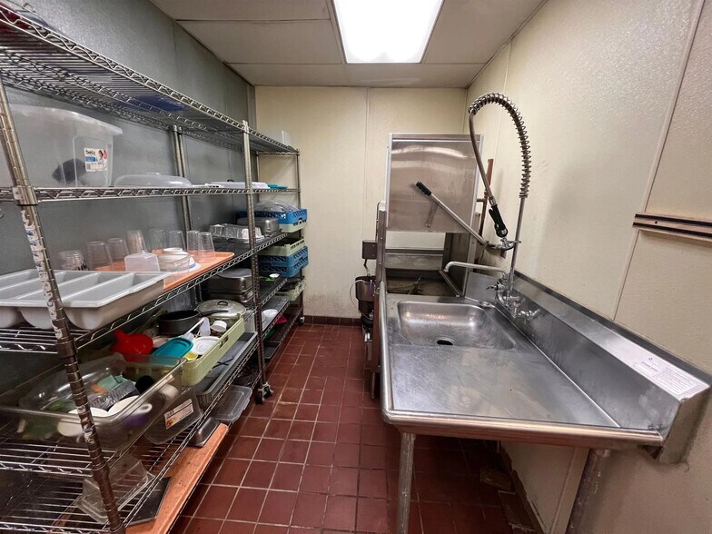 More Photos Of 2121 Eddy Ln, Eau Claire Restaurant For Sale