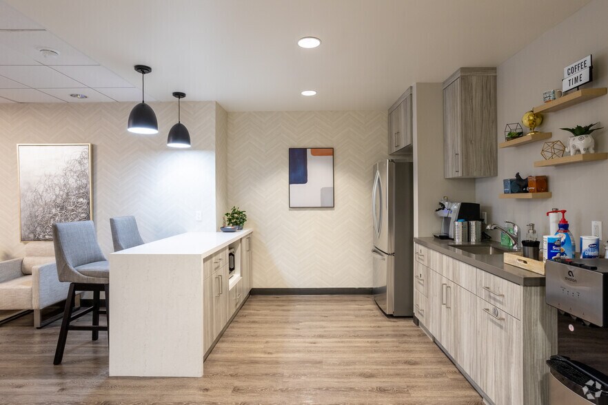 Photo of 4th Floor Ste 460-17