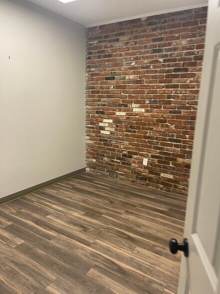 More Photos Of 2032 Wooddale Blvd, Baton Rouge Office For Lease