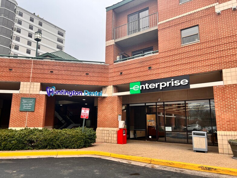 More Photos Of 5940-5990 Richmond Hwy, Alexandria Restaurant For Lease