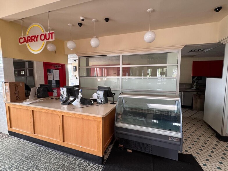 More Photos Of 2439 E Sharon Rd, Cincinnati Restaurant For Sale