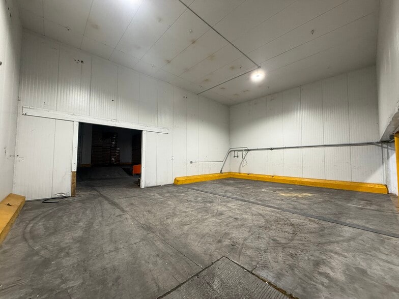 More Photos Of 650 Avenue R SW, Winter Haven Distribution For Sale