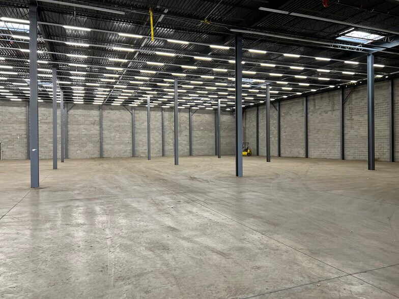 More Photos Of 120 Clyde Rd, Somerset Warehouse For Lease