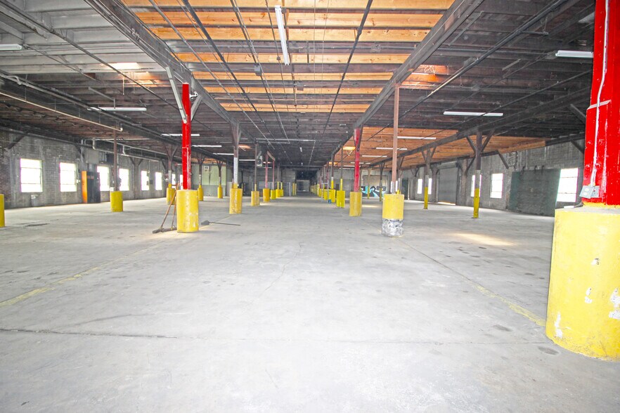 More Photos Of 6028 Navigation Blvd, Houston Warehouse For Sale