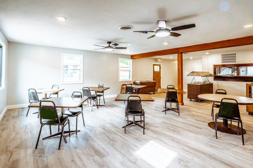 More Photos Of 20805 Seminary St, Hollow Rock Flex For Lease