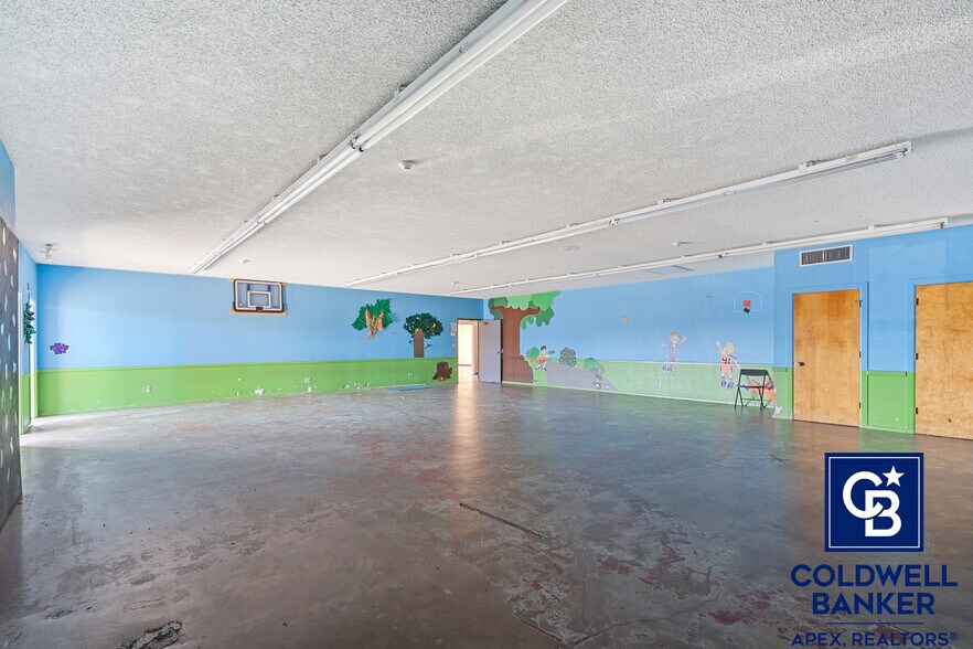 More Photos Of 302 Lincoln Park Dr, Cleburne Medical For Sale