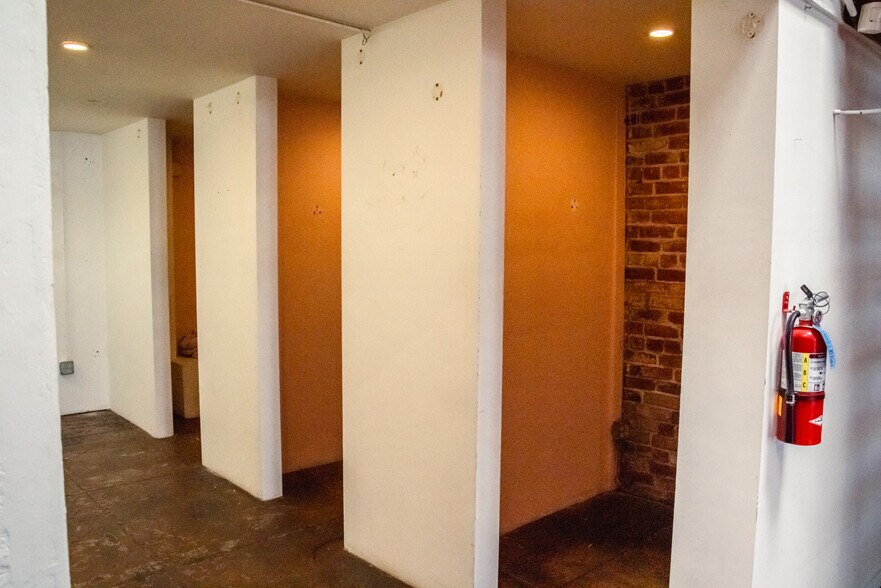 More Photos Of 2708 Main St, Santa Monica Storefront For Lease