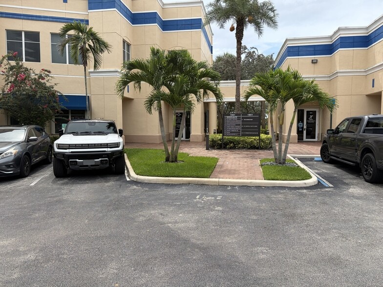 More Photos Of 1961 NW 150th Ave, Pembroke Pines Office For Lease