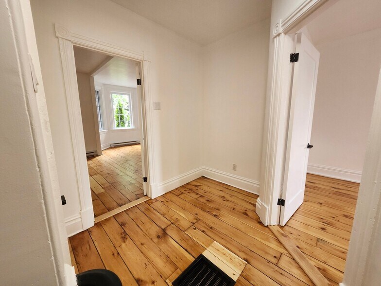 More Photos Of 301-307 Boul Du Havre, Salaberry-de-valleyfield Apartments For Sale