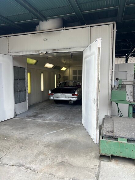 More Photos Of 1570 W Mission Blvd, Pomona Manufacturing For Lease